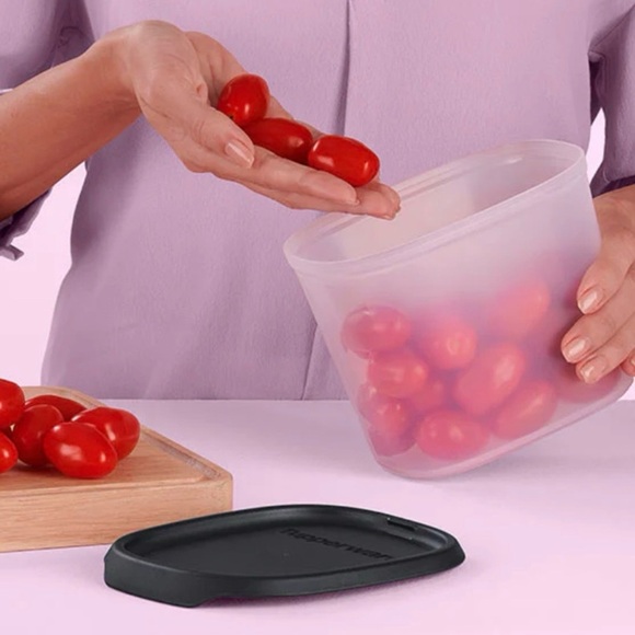 Tupperware one- touch Fresh Oval 1L black seal NWT - Picture 3 of 3